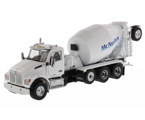 Diecast Masters McNeilus Kenworth T880 SBFA