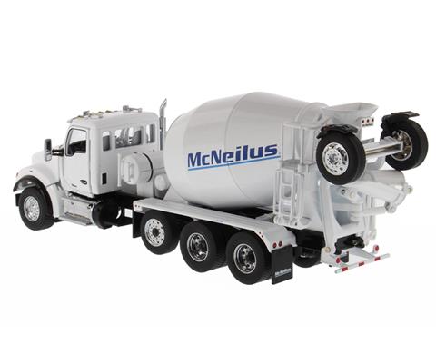 Trucks - DIECAST MASTERS - 71081 - McNeilus - Kenworth T880 SBFA