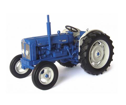 UNIVERSAL HOBBIES 1:32 Scale Ford County 1474 Tractor Diecast