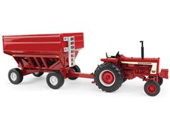 44435 - ERTL Toys Farmall 806 Tractor