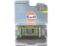 Greenlight Diecast Gulf Oil Four Post Lift