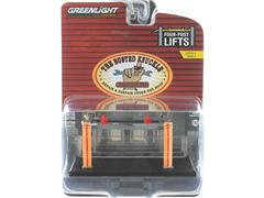 16210-A-SP - Greenlight Diecast Busted Knuckle Garage Four Post