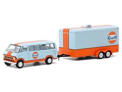 32200-B - Greenlight Diecast Gulf Oil 1972 Ford Club Wagon