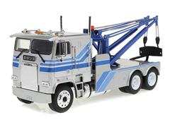 Greenlight Diecast 1984 Freightliner FLA 9664 Tow