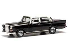 430739 - Herpa Model Mercedes Benz 200 Fintail