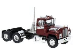 TR212-22 - IXO Models 1966 Mack R