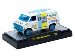 M2MACHINES #31500-HS64-SP - 1972 Chevrolet G10 Van Training Wheels with Blue Chrome Rims