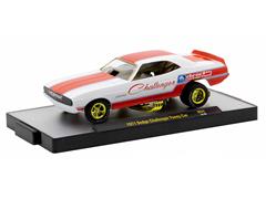 M2MACHINES #32600-84-C-SP-BOX - Mopar - 1971 Dodge Challenger Funny Car in White and Red with Gold Frame Rims and Accents