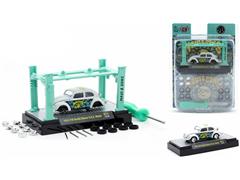 M2MACHINES #37000-74-A - Maui Sons - 1953 VW Beetle Deluxe USA Model in White with Multicolor Door Decal