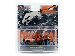 M2MACHINES #67500-15-B - 1973 Chevrolet Cheyenne Super 30 in Orange and Black with Two Figures - Freedom