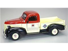 ZJD-1900 - SpecCast Farmall 1941 Plymouth Pickup Truck